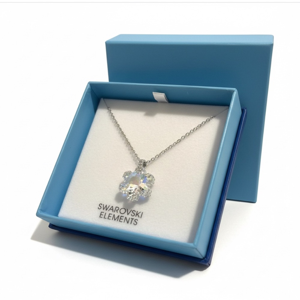 Elegant snow flake crystal Pendant Necklace 
❄️💖
❄️💕 - Picture 9 of 9